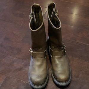 Walker pull on boots